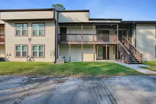 24104 Sandalwood Dr, Wildwood, FL 34785 - Photo 1