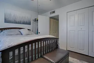 24104 Sandalwood Dr, Wildwood, FL 34785 - Photo 4