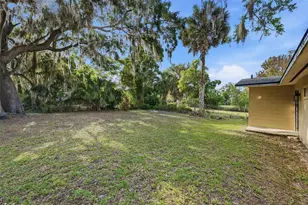 218 S East St, Leesburg, FL 34748 - Photo 22