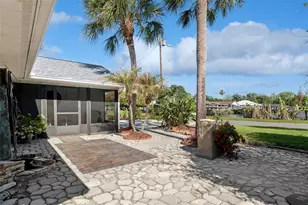 13502 Country Club Dr, Tavares, FL 32778 - Photo 4