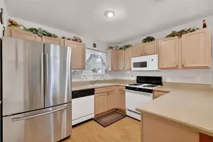 1806 Englewood St, The Villages, FL 32162 - Photo 4