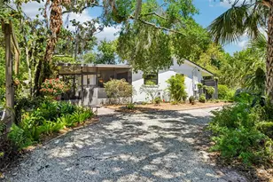1073 Central St, Mount Dora, FL 32757 - Photo 2