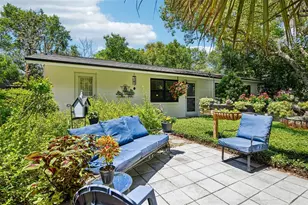 1073 Central St, Mount Dora, FL 32757 - Photo 6