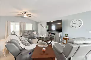 32676 Oak Park Dr, Leesburg, FL 34748 - Photo 4