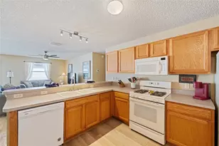 8221 SE 169th Palownia Loop, The Villages, FL 32162 - Photo 16