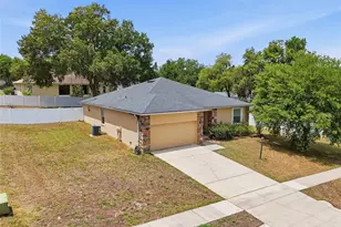 306 Stone Point Ln, Lady Lake, FL 32159 - Photo 2