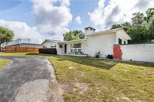 210 Donna St, Tavares, FL 32778 - Photo 2