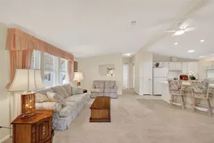 706 Tangerine Dr, Lady Lake, FL 32159 - Photo 2