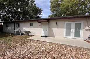 542 E Caroline St, Tavares, FL 32778 - Photo 2