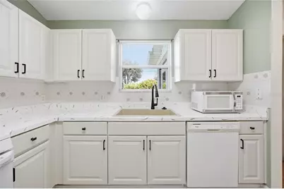 17705 SE 93rd Hawthorne Avenue, The Villages, FL 32162 - Photo 14