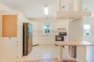 1114 Paradise Dr, Lady Lake, FL 32159 - Photo 10