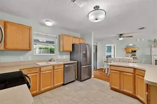 1060 Golden Grove Dr, The Villages, FL 32162 - Photo 6