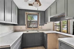 19 E Morningview Dr, Eustis, FL 32726 - Photo 8