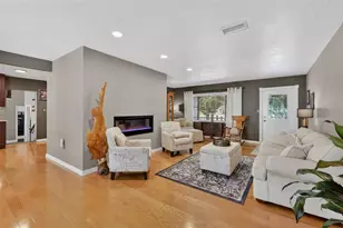 32739 Lake Eustis Dr, Tavares, FL 32778 - Photo 8