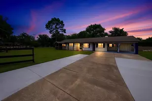 2304 Country Club Rd, Eustis, FL 32726 - Photo 2