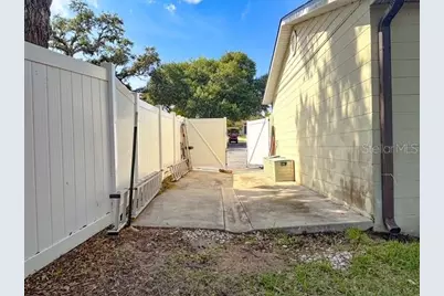 121 E Pine St, Howey in the Hills, FL 34737 - Photo 32