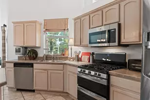 8755 SE 177th Grassmere St, The Villages, FL 32162 - Photo 12