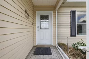 8142 SE 175th Columbia Pl, The Villages, FL 32162 - Photo 2