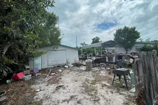 12024 Lakeview Dr, Leesburg, FL 34788 - Photo 10