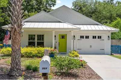 964 N Grandview Street, Mount Dora, FL 32757 - Photo 1