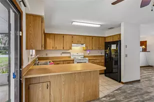 931 Cr 457A, Lake Panasoffkee, FL 33538 - Photo 14