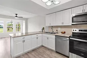 23202 Sandalwood Dr, Wildwood, FL 34785 - Photo 18