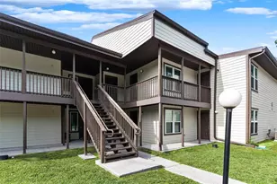 23202 Sandalwood Dr, Wildwood, FL 34785 - Photo 6