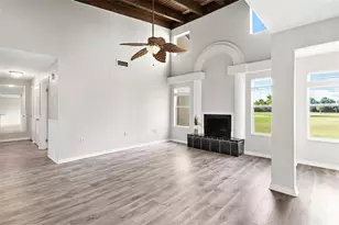 23202 Sandalwood Dr, Wildwood, FL 34785 - Photo 10