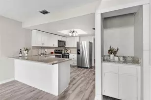 23202 Sandalwood Dr, Wildwood, FL 34785 - Photo 16