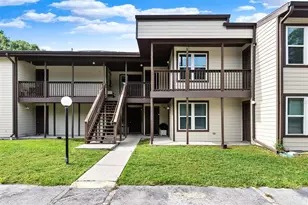 23202 Sandalwood Dr, Wildwood, FL 34785 - Photo 2