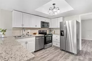 23202 Sandalwood Dr, Wildwood, FL 34785 - Photo 18