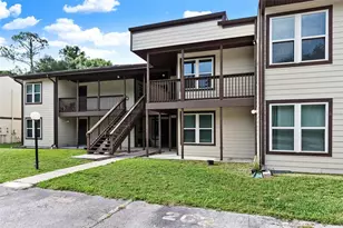 23202 Sandalwood Dr, Wildwood, FL 34785 - Photo 1