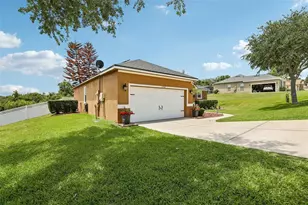 12702 Colonnade Cir, Clermont, FL 34711 - Photo 2