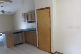 824 Berry Hill Cir, Fruitland Park, FL 34731 - Photo 4