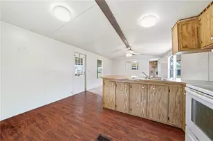 30107 Green Bay Dr, Tavares, FL 32778 - Photo 4