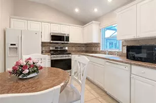 498 Weston Manor Dr, The Villages, FL 32162 - Photo 6