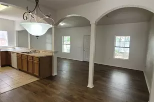 1004 Park Central Cir, Groveland, FL 34736 - Photo 2