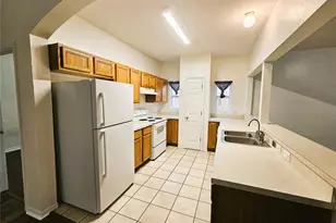 1004 Park Central Cir, Groveland, FL 34736 - Photo 6