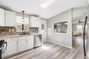 1555 Hillcrest Dr, The Villages, FL 32159 - Photo 8
