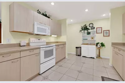 422 San Marino Drive, The Villages, FL 32159 - Photo 12