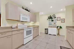 422 San Marino Dr, The Villages, FL 32159 - Photo 12