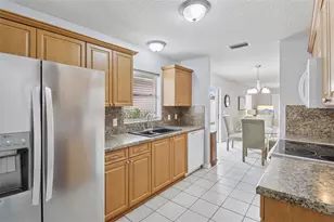 914 Mendoza Blvd, Lady Lake, FL 32159 - Photo 12