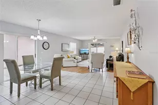 914 Mendoza Blvd, Lady Lake, FL 32159 - Photo 6
