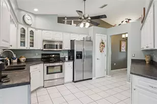 25948 Newcombe Cir, Leesburg, FL 34748 - Photo 20