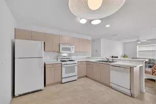 17436 SE 81st Newberry Ct, The Villages, FL 32162 - Photo 6