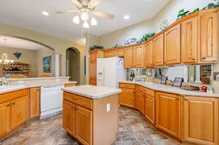 877 Winifred Way, The Villages, FL 32162 - Photo 6