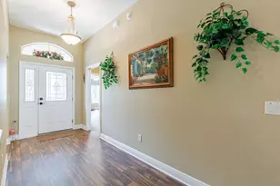 877 Winifred Way, The Villages, FL 32162 - Photo 4