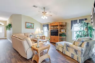 877 Winifred Way, The Villages, FL 32162 - Photo 4