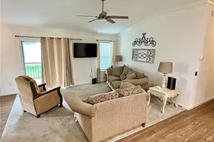 810 Roseapple Ave, Lady Lake, FL 32159 - Photo 4