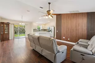 1575 Hollyberry Pl, The Villages, FL 32162 - Photo 10